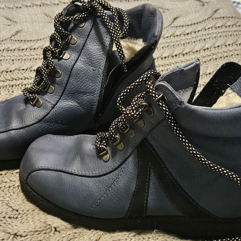 Vintage Blue and Black Winter Boots